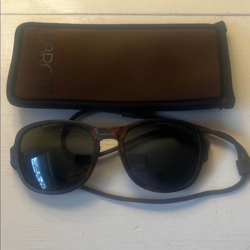 Ombraz Armless Sunglasses - Teton frame.